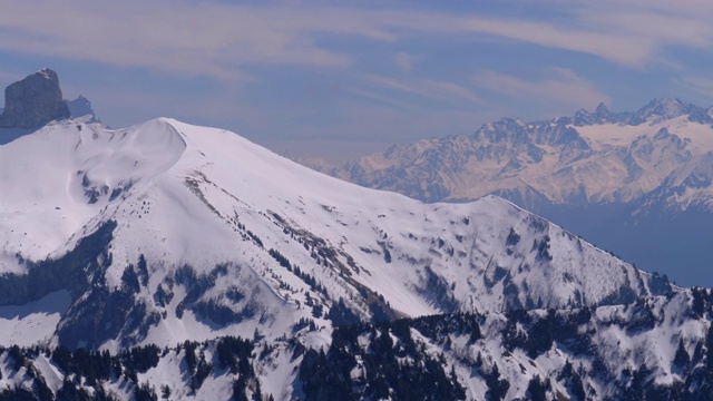 全景从高山到雪峰在瑞士阿尔卑斯山。Rochers-de-Naye视频素材