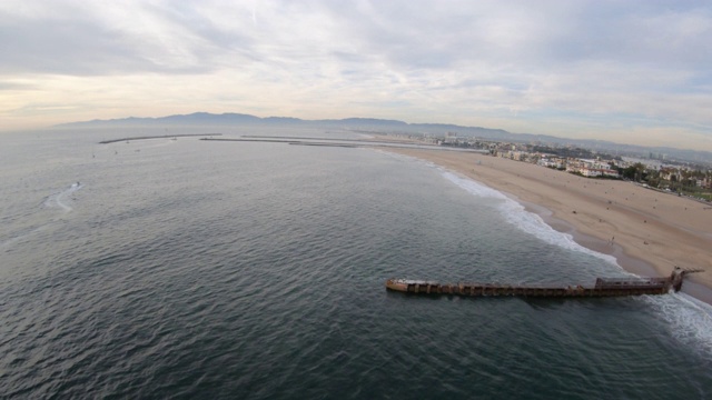 脚趾海滩McGurk海滩码头Dockweiler州海滩Playa Del Ray加利福尼亚空中俯瞰视频素材