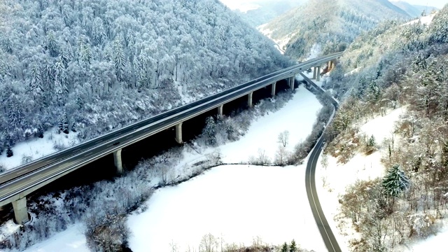 一条乡村公路从桥下穿过视频素材