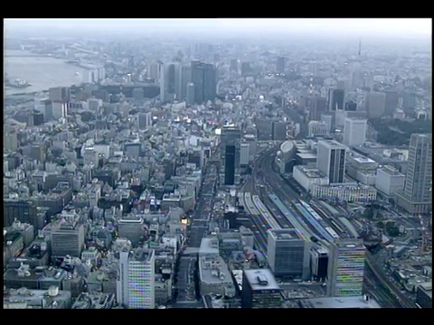 从空中可以看到广阔的东京。视频素材