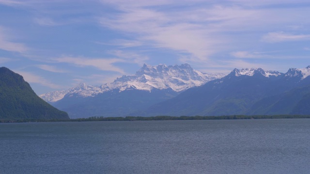 瑞士阿尔卑斯山脉雪峰的美丽风景视频素材