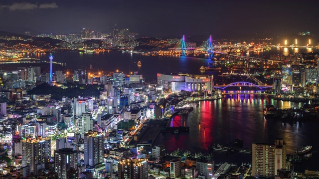 釜山塔和釜山杭(港)桥市区的日夜景色视频素材