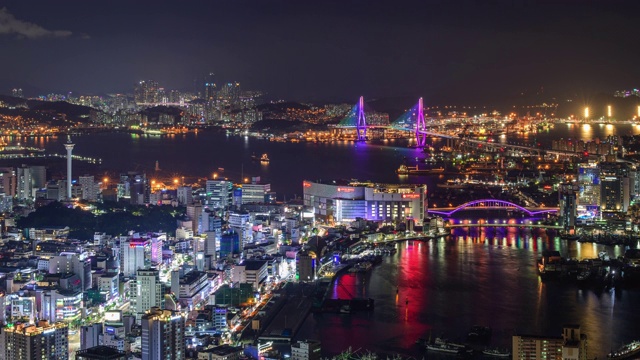 釜山塔和釜山杭(港)桥市区的日夜景色视频素材