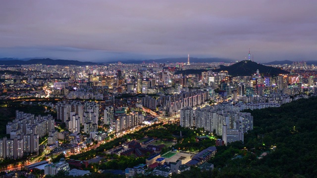 安山市区昼夜多云风景/首尔西大门谷区视频素材