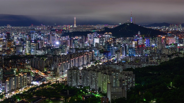 安山市区多云夜景/西大门谷区，首尔视频素材