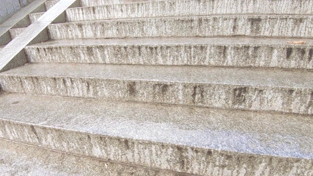 雨后花岗岩楼梯视频素材