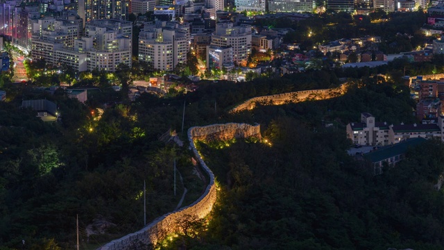 英王山加固墙夜景/韩国首尔视频素材