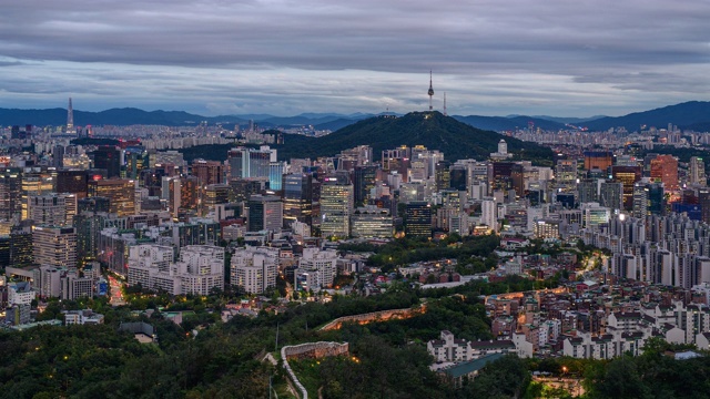 在韩国首尔，仁王山钟野谷市区昼夜区视频素材