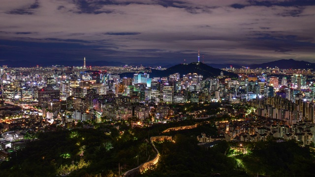 in wang jong - no-gu市中心区夜景/首尔，韩国视频素材