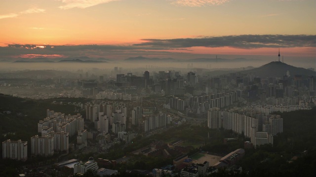 安山市区日出风景/西大门谷区，首尔视频素材