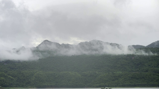 国家公园的山与雾在雨季的风景视频素材