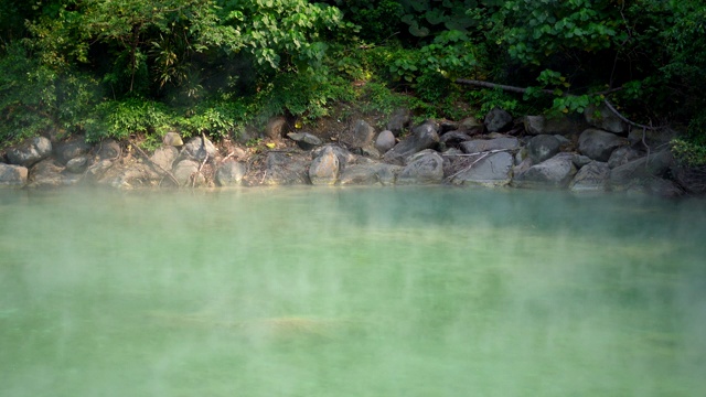 台湾台北北投温泉的热水视频素材