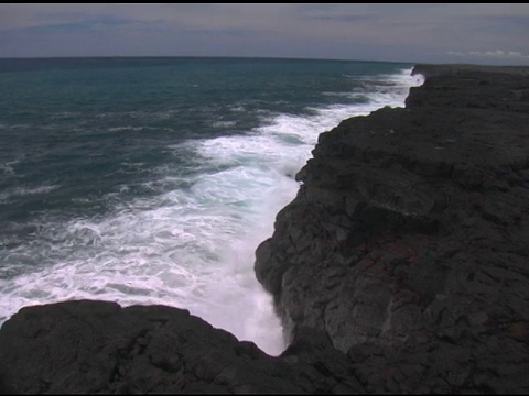 太平洋的火山海岸视频素材