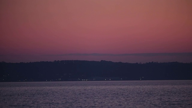 夜晚的湖视频素材