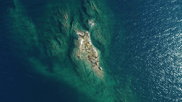 岩石,海浪和海视频素材