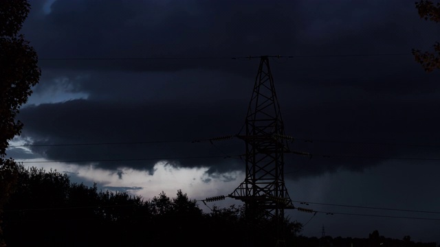 闪电风暴。雷雨云夜闪电。视频素材