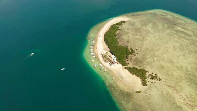 海星岛，普林塞萨港，巴拉望。在巴拉望的本田湾跳岛之旅视频素材