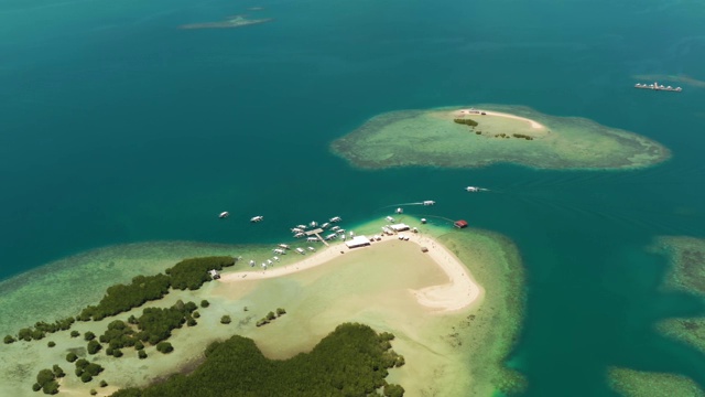 卢里岛，普林塞萨港，巴拉望。在巴拉望的本田湾跳岛之旅视频素材