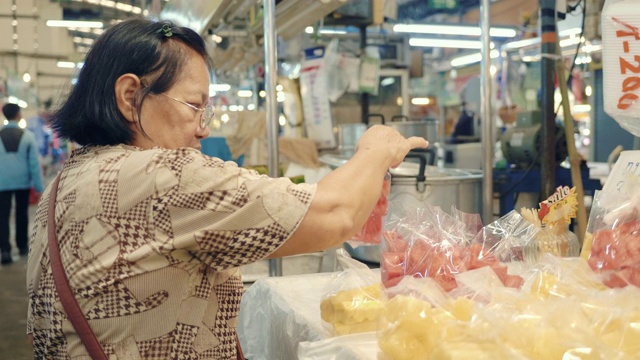 亚洲高级杂货店购物视频素材