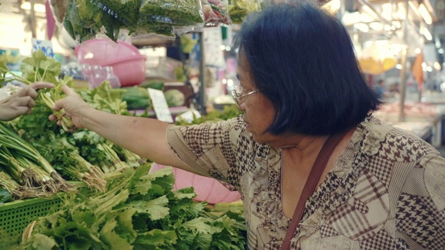 亚洲高级杂货店购物视频素材