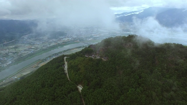 Saseongam Temple和Seomjingang River / Gurye-gun，全罗南道，韩国视频素材