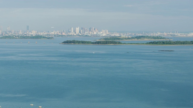 波士顿海港群岛的广角镜头，波士顿市中心在前景视频素材