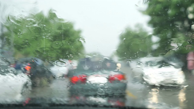 雨天堵车视频素材