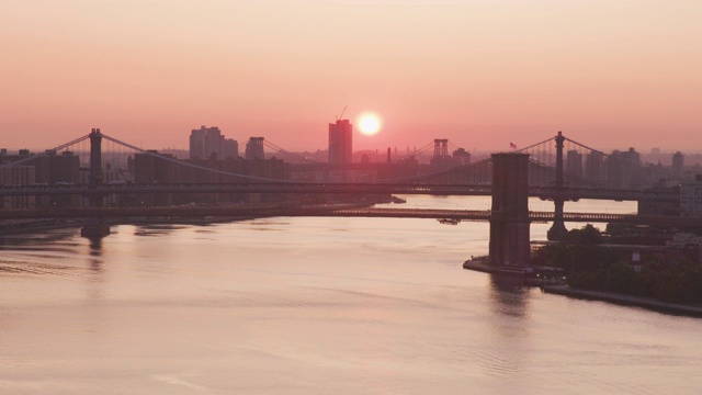 纽约市上空升起的太阳鸟瞰图。视频素材