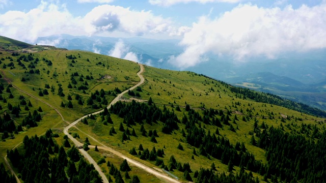 美丽的山景视频从空中-科帕尼克山石视频1视频素材