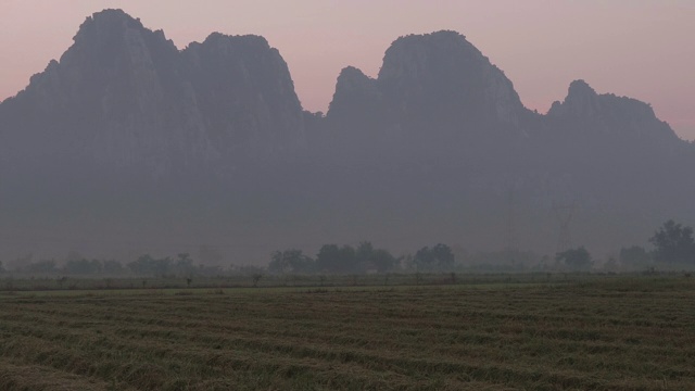 泰国Nakhonsawan省Khao No的日落景观视频素材