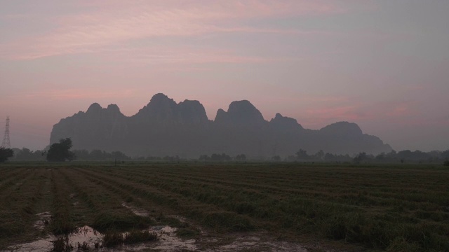 泰国Nakhonsawan省Khao No的日落景观视频素材