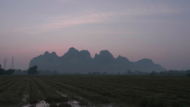 泰国Nakhonsawan省Khao No的日落景观视频素材