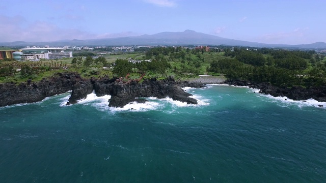 韩国济州岛大浦三山全里崖(玄武岩柱)/西浦视频素材