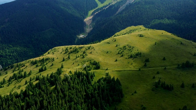 从空中拍摄美丽的山景——科帕尼克山视频素材