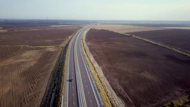 繁忙的高速公路上无人机拍摄的画面视频下载