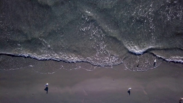 无人机拍摄美丽的海面和海浪视频素材