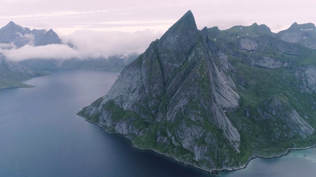 挪威峡湾的无人机视图视频素材