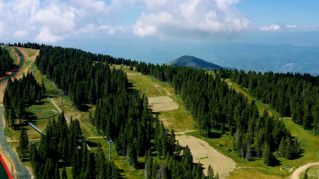 从空中拍摄美丽的山景——科帕尼克山视频素材