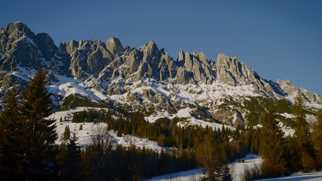 阿尔卑斯山景观与Hochkönig在傍晚的光，徒步区，阿尔卑斯山，Mühlbach，萨尔茨伯格地，奥地利，欧洲视频素材