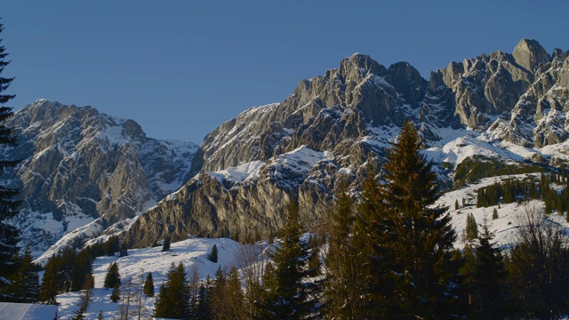 阿尔卑斯山景观与Hochkönig在傍晚的光，徒步区，阿尔卑斯山，Mühlbach，萨尔茨伯格地，奥地利，欧洲视频下载