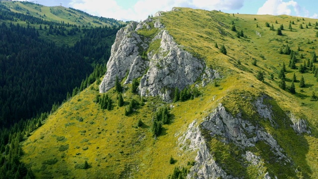 从空中拍摄美丽的山景——科帕尼克山视频素材