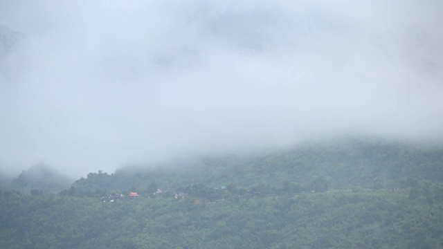 国家公园的山与雾在雨季的风景视频素材