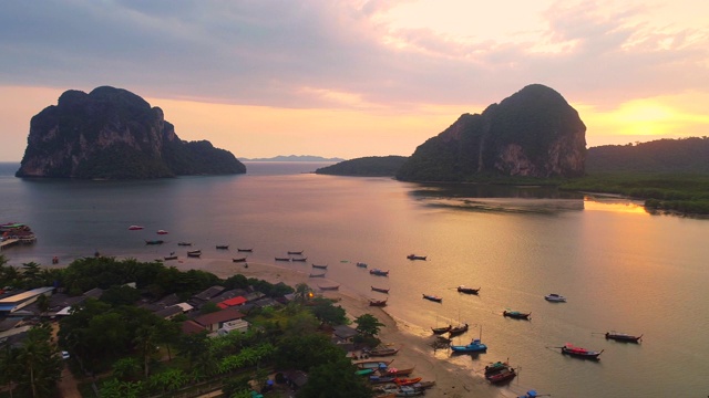 鸟瞰图拍摄美丽的风景和安达曼海日落，热带海滩海在泰国南部，亚洲视频素材