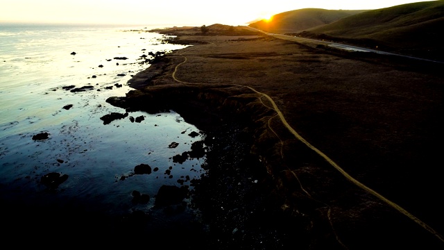 梦想一个完美的日落沿着太平洋海岸高速公路加利福尼亚海岸线视频素材