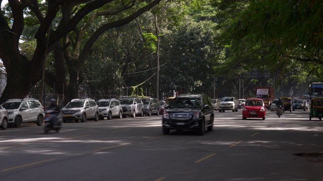 班加罗尔市中心晴天交通公园道路全景4k印度视频素材