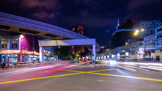 吉隆坡市中心夜晚灯火通明交通街道十字路口全景4k时间间隔马来西亚视频素材