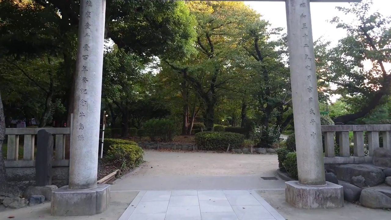 日本东京，隅田公园的鸟岛神社入口大门视频素材