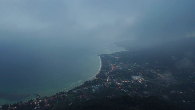 黄昏时间苏梅岛海岸线景观航空全景4k泰国视频素材