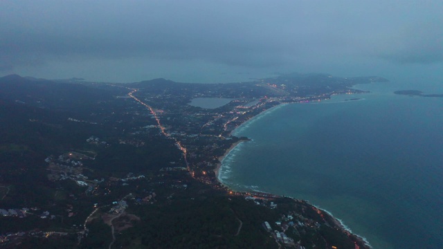 黄昏时间苏梅岛海岸线城市景观空中全景4k泰国视频素材