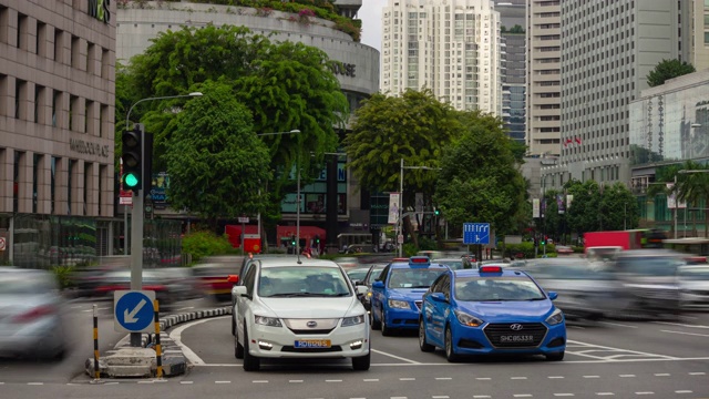 白天的新加坡城市交通街道全景，4k时间间隔视频素材